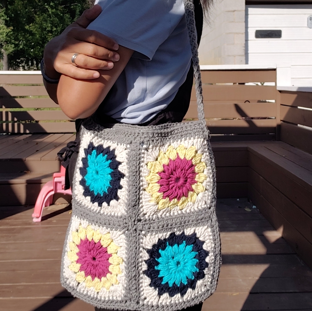 The Morning Glory Crochet Shoulder Bag - Picture 5 of 5